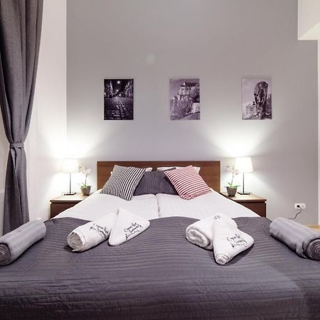 Cracow Rent Apartments - Spacious Apartments For 2-7 People In Quiet Area - Kolberga Street Nr 3 - 10 Min To Main Square By Foot Kraków Exteriör bild