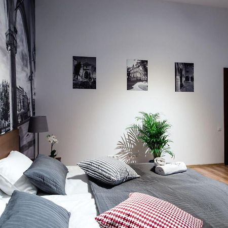 Cracow Rent Apartments - Spacious Apartments For 2-7 People In Quiet Area - Kolberga Street Nr 3 - 10 Min To Main Square By Foot Kraków Exteriör bild