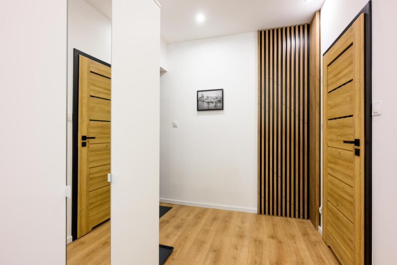 Cracow Rent Apartments - Spacious Apartments For 2-7 People In Quiet Area - Kolberga Street Nr 3 - 10 Min To Main Square By Foot Kraków Exteriör bild