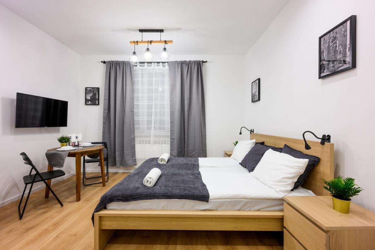 Cracow Rent Apartments - Spacious Apartments For 2-7 People In Quiet Area - Kolberga Street Nr 3 - 10 Min To Main Square By Foot Kraków Exteriör bild
