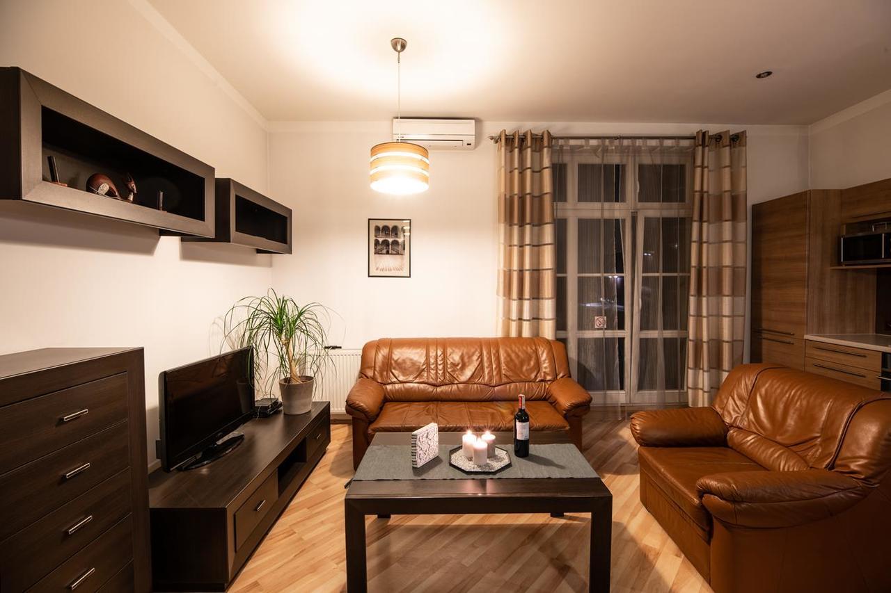 Cracow Rent Apartments - Spacious Apartments For 2-7 People In Quiet Area - Kolberga Street Nr 3 - 10 Min To Main Square By Foot Kraków Exteriör bild