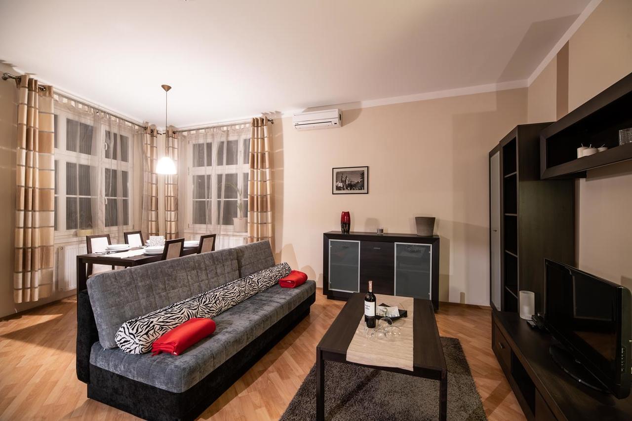 Cracow Rent Apartments - Spacious Apartments For 2-7 People In Quiet Area - Kolberga Street Nr 3 - 10 Min To Main Square By Foot Kraków Exteriör bild